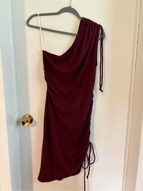 Lulu's Wine One-Shoulder Ruched Dress